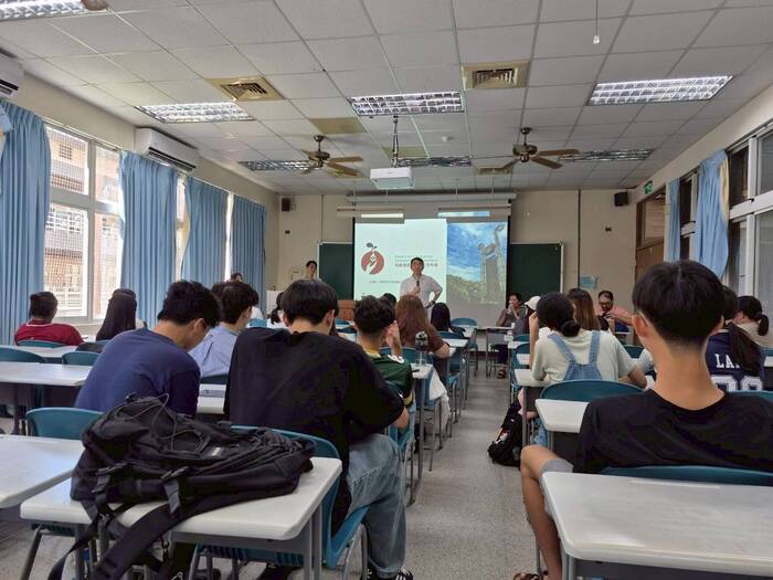 【活動現場】114發社新生第一站| 新生營系所時間圖片
