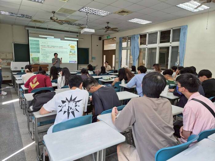 【活動現場】114發社新生第一站| 新生營系所時間圖片